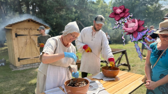 Darbinieki kūpina zivis