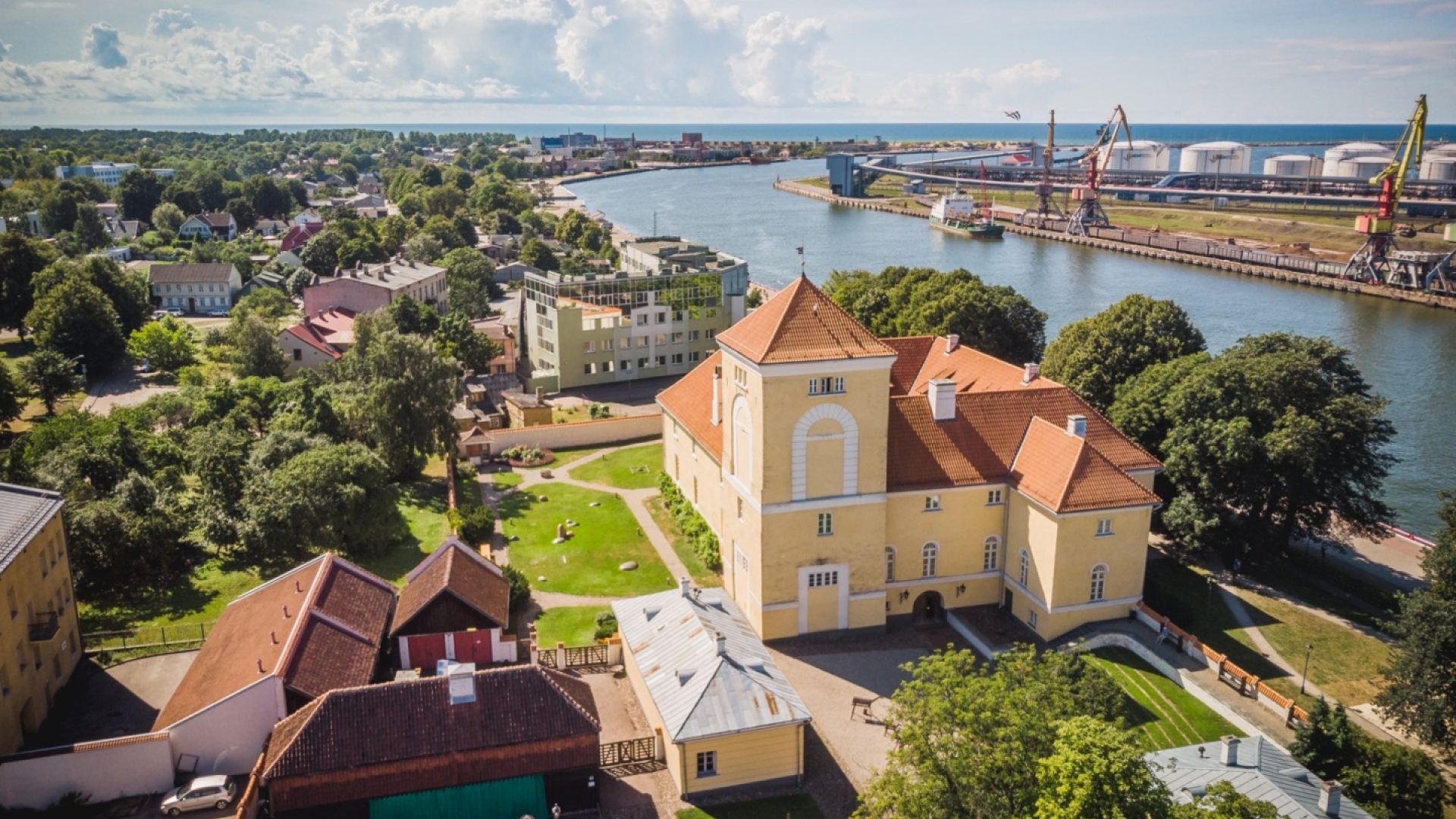 Livonijas ordeņa pils no putna lidojuma augstuma