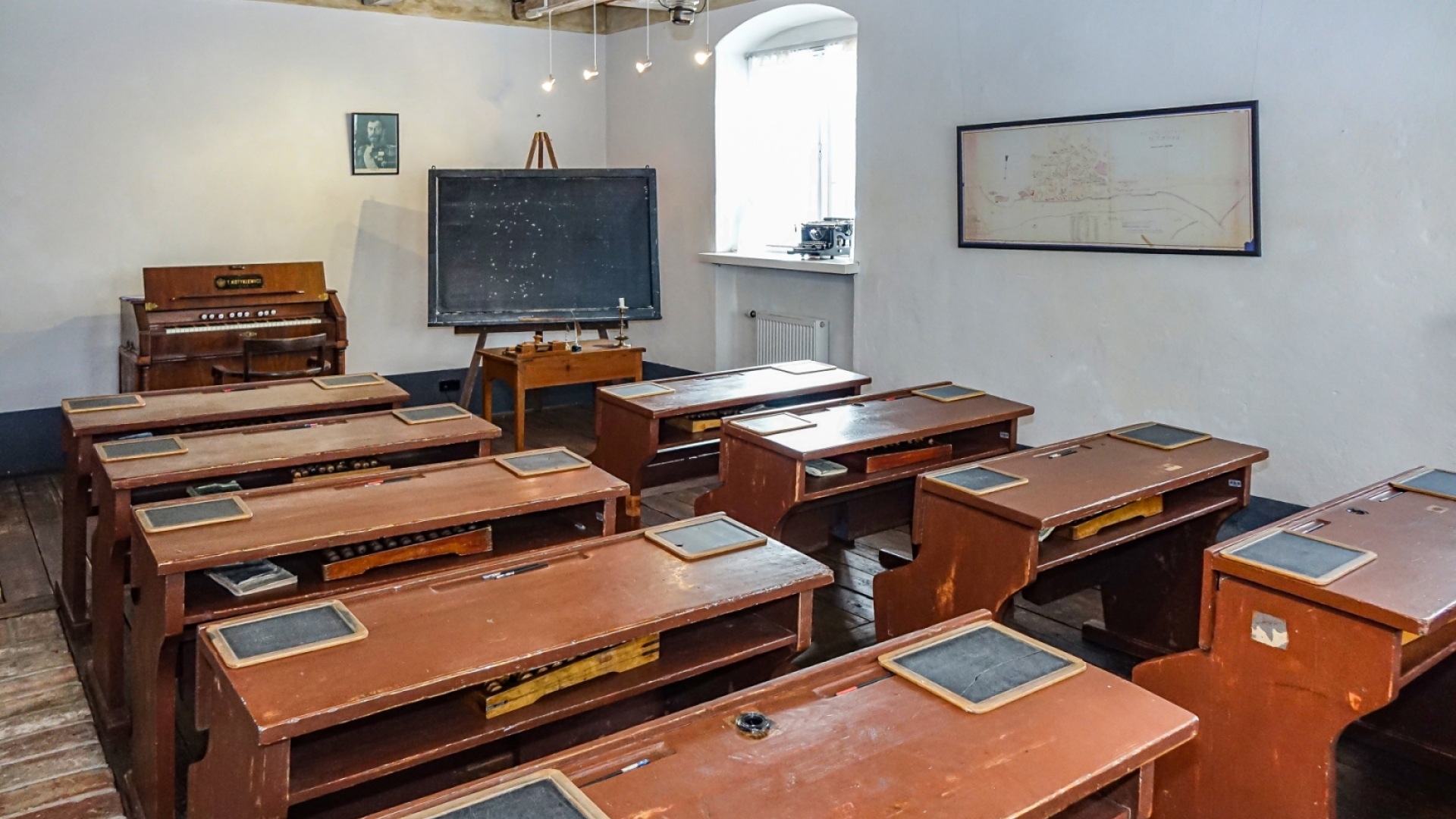 senas skolas klase