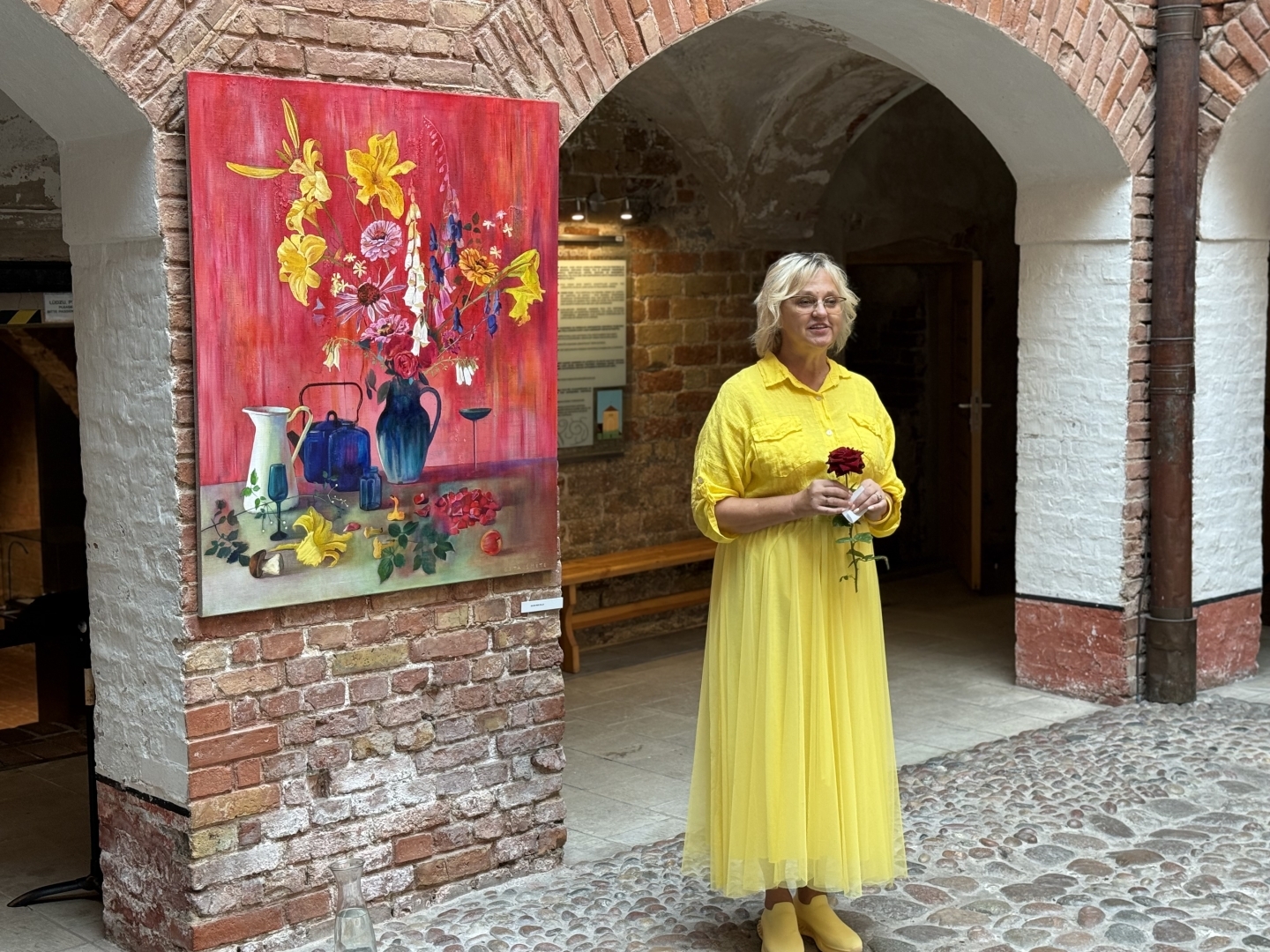 Gitas Šmites glezna un Ventspils muzeja vadītāja Solvita Ūdre