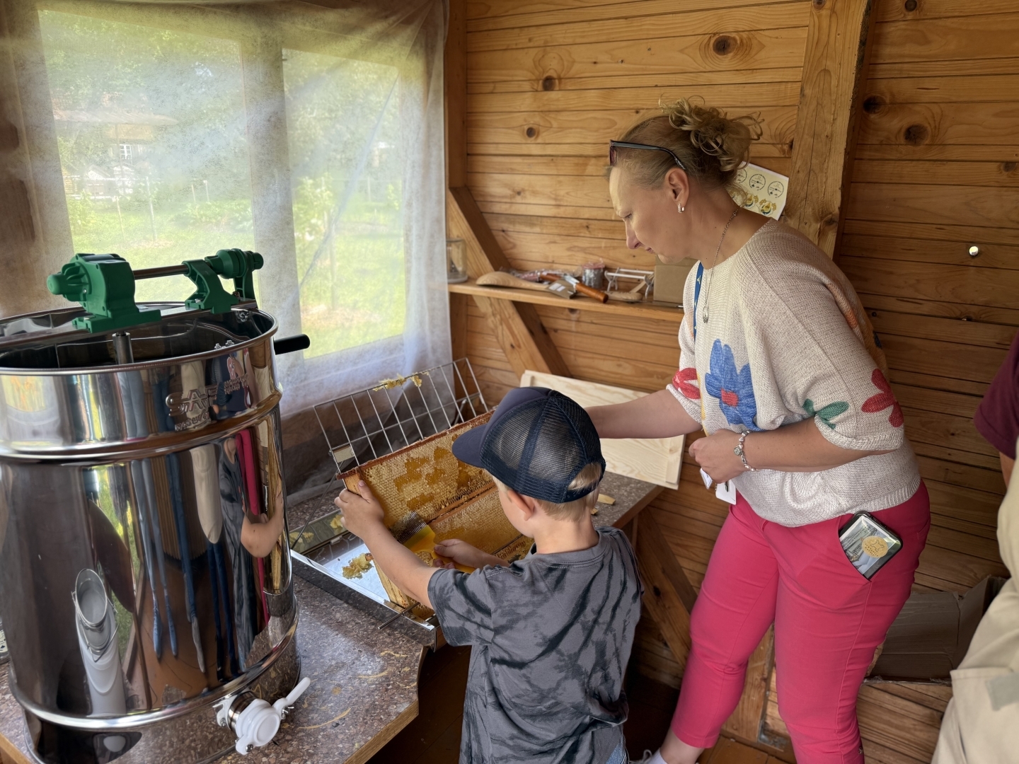 Bērtuļa diena - medus sviešana
