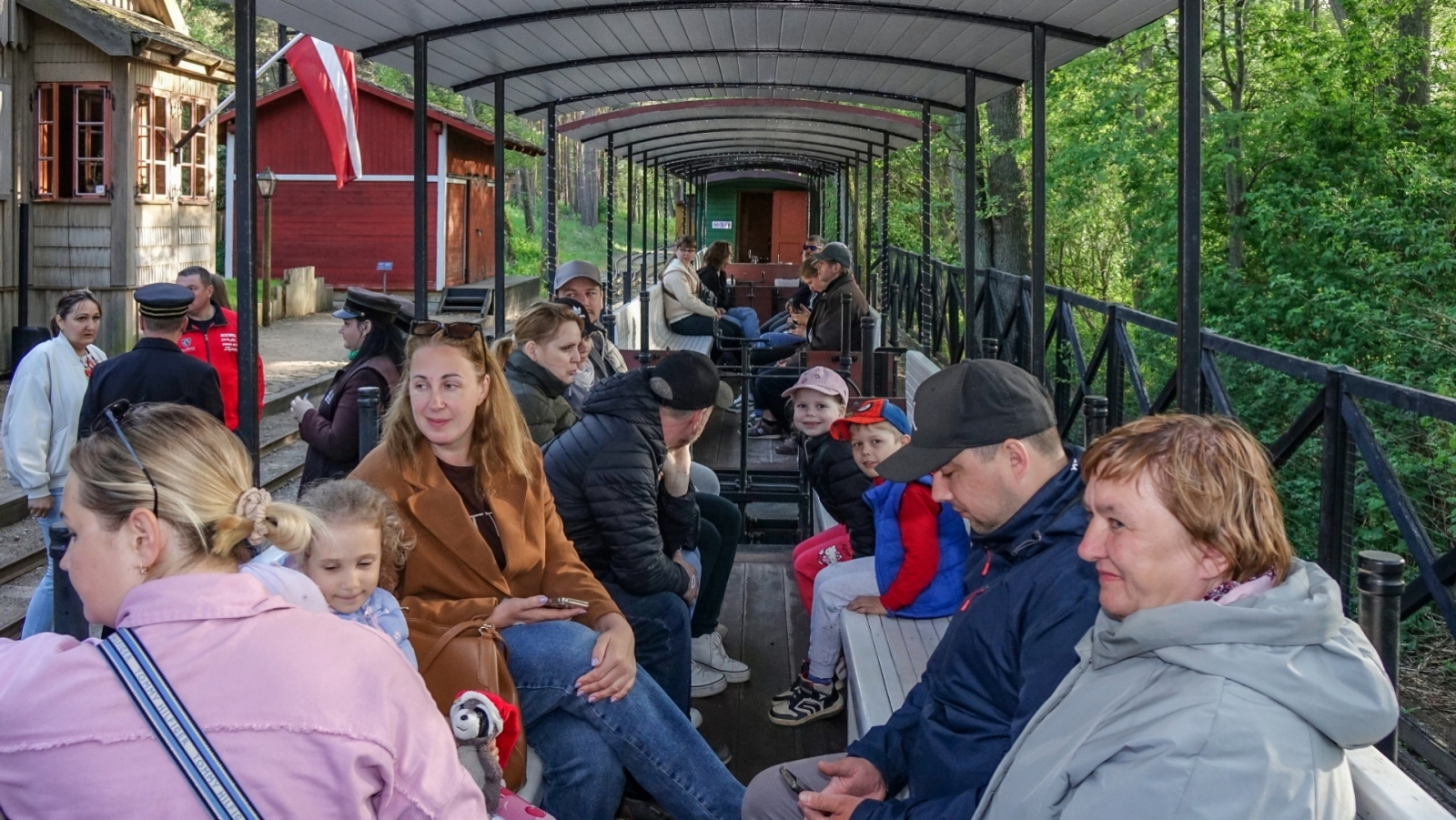Mazbānīša vagonā pasažieri