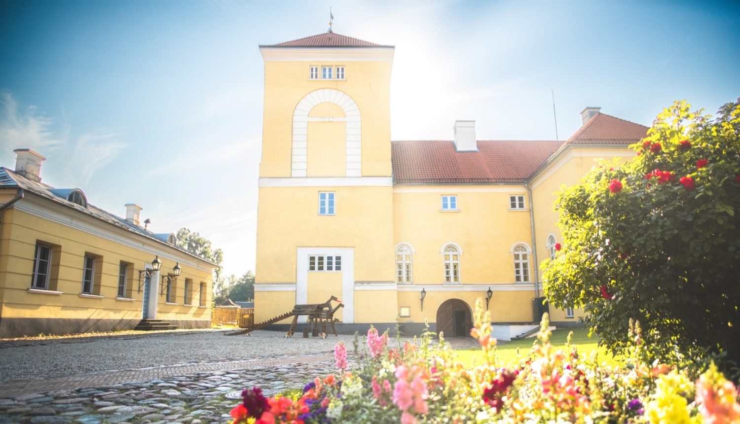 Livonijas ordeņa pils vasarā