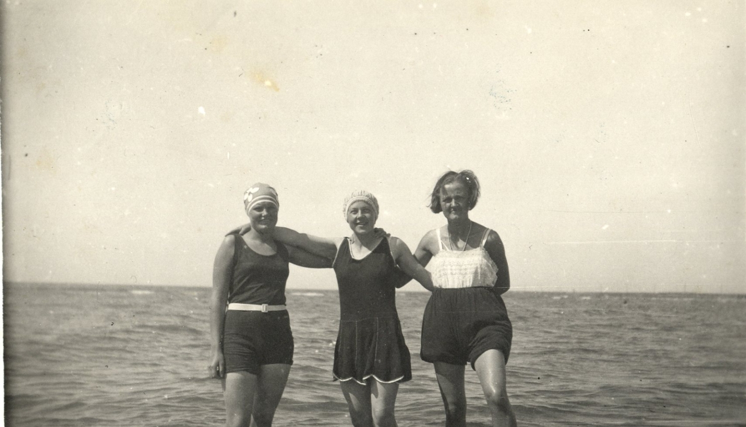 Ventspils muzeja krājums___V-pils_jurmala_ventspilnieces_1930-tie
