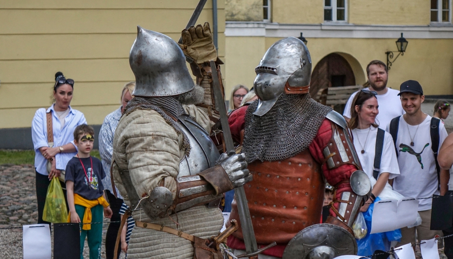Viduslaiku cīņas - Livonijas ordeņa pils 